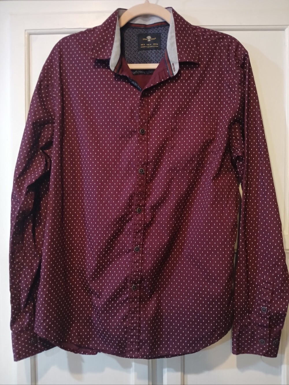 Craft + Flow maroon patterned button-up shirt, micro-diamond/dotted patern, M